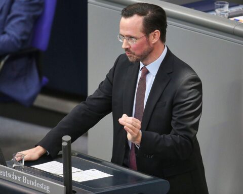 Dirk Wiese spricht über Zweckentfremdung von Investitionsgeldern der Grünen in Nordrhein-Westfalen.