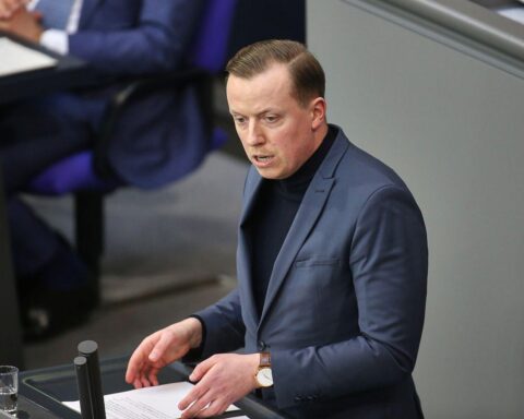 Adis Ahmetovic spricht über Deutschlands Rolle in der Sicherung der Straße von Hormus.