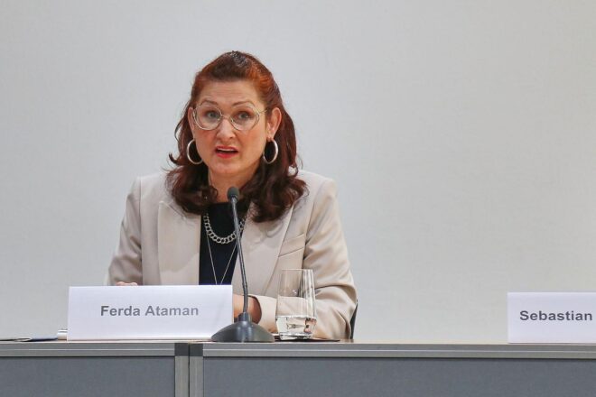Sachsen und Bund unterzeichnen Vereinbarung gegen Diskriminierung