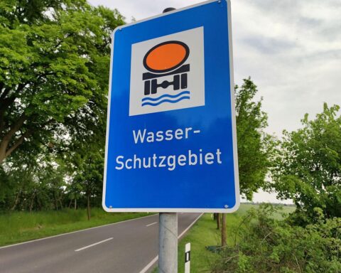 Minister von Breitenbuch besucht Talsperre Gottleuba zur Sicherung nachhaltiger Wasserressourcen.