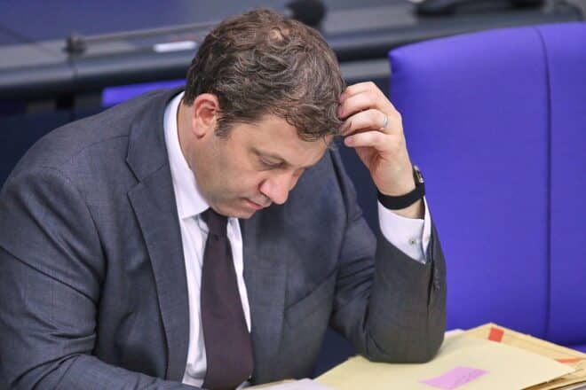 Scharfe Kritik an Klingbeils Plänen für private Altersvorsorge
