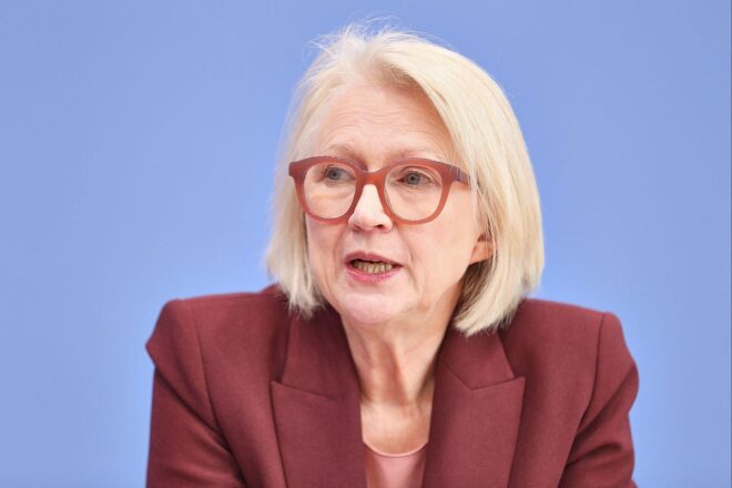 Schnitzer widerspricht Regierung bei Commerzbank