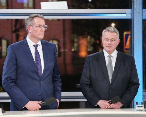 Alexander Schweitzer und Gordon Schnieder diskutieren nach der Landtagswahl in Rheinland-Pfalz.