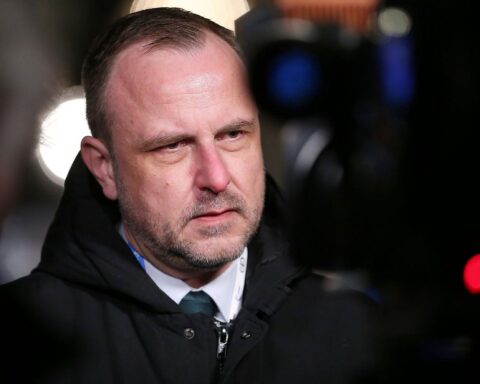 Peter R. Neumann warnt vor globalen Wirtschaftsfolgen durch mögliche Blockaden im Nahen Osten.