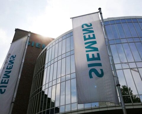 Siemens baut KI-Fabrik in Amberg: 200 Millionen Euro für digitale Zukunft und Arbeitsplätze.