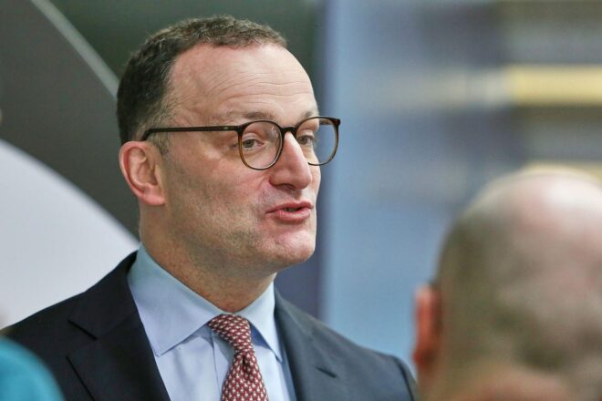 Spahn: Chatgruppe mit AfD im EU-Parlament "muss Konsequenzen haben"