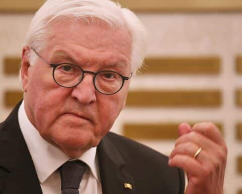Frank-Walter Steinmeier spricht über Demokratie, Patriotismus und historische Entwicklungen in Deutschland.