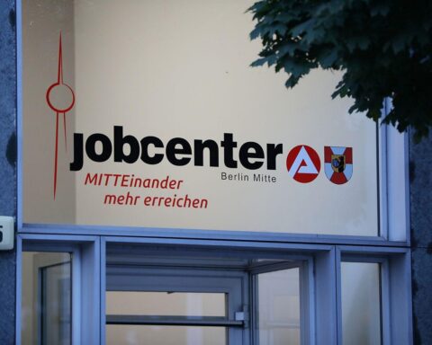 Grafik mit Jobcenter-Logo und Graphen, der die Stellenentwicklung in Deutschland zeigt.