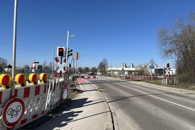 Straßensperrungen in Neu-Ulm wegen Bahnübergangssanierungen