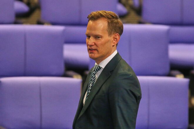 Streeck verteidigt Verbot von Inhaltsstoffen bei E-Zigaretten