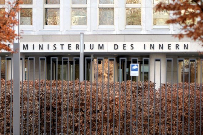 Trotz Klagen: Regierung hält an harter Linie gegen Afghanen fest