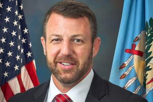 Markwayne Mullin wird neuer Heimatschutzminister, ersetzt Kristi Noem durch Trump-Dekret.
