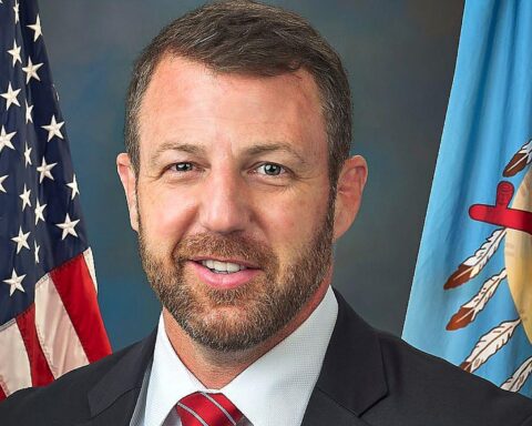 Markwayne Mullin wird neuer Heimatschutzminister, ersetzt Kristi Noem durch Trump-Dekret.