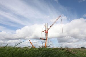 Windkraftanlagen symbolisieren den Ausbau erneuerbarer Energien und den Fokus auf Klimaschutz in Deutschland.