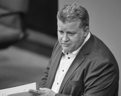 Ein Porträt von Carsten Träger, dem verstorbenen SPD-Bundestagsabgeordneten und Umweltpolitiker.