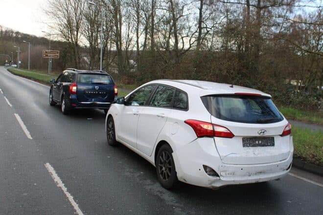 Unaufmerksamer Transporterfahrer verursacht Auffahrunfall in Hagen-Vorhalle