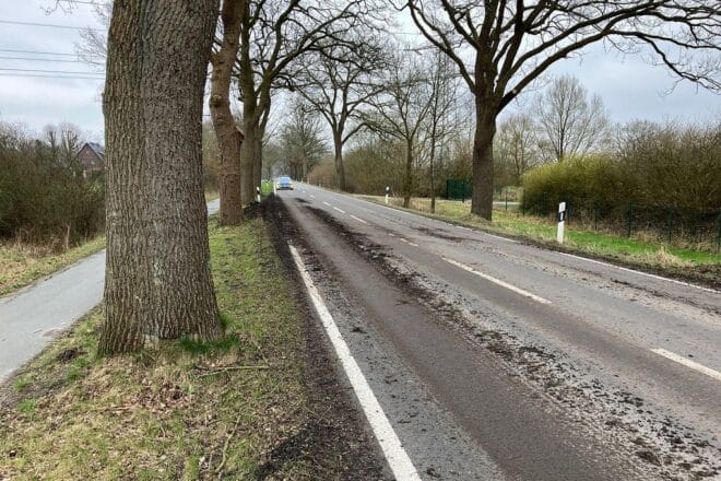 Unbekannter beschädigt Straßenrand in Bockhorn und flüchtet