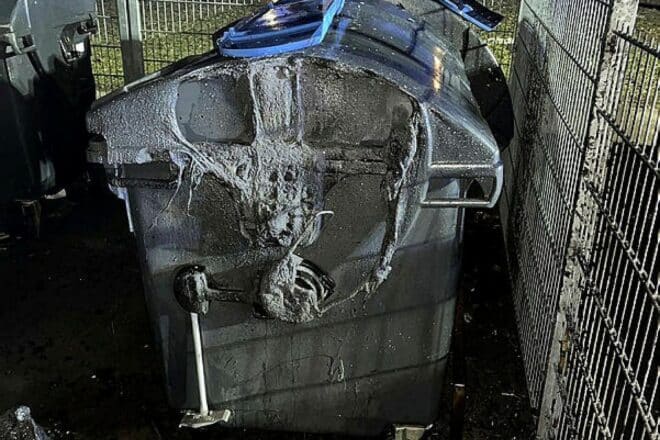 Unbekannter zündet mehrere Müllcontainer in Erfurt an