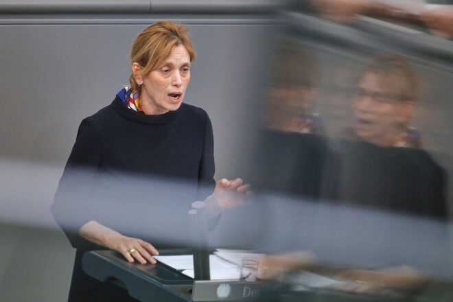 Union weist Kritik an Prien wegen Demokratieprogramm zurück