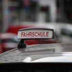 Verkehrsminister konferieren über Führerscheinreform; Diskussion über Sicherheit, Kosten und Ausbildungsinhalte.