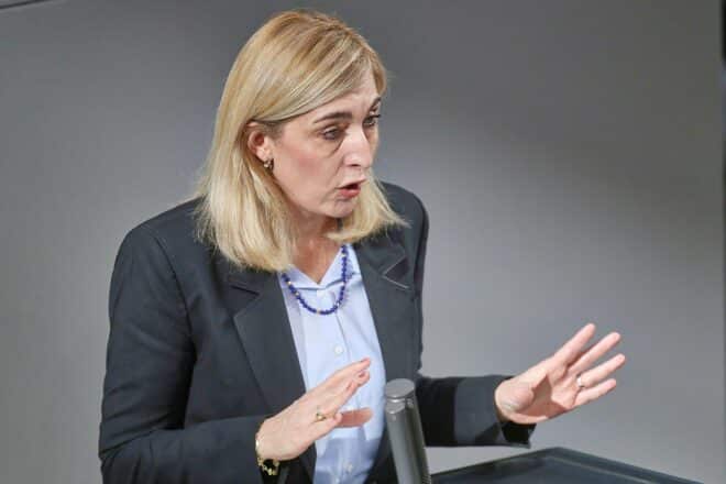 Warken kündigt umfassende Reformen im Gesundheitswesen an