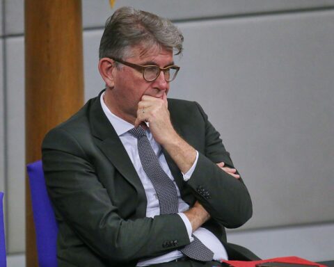 Wolfram Weimer diskutiert den Ausschluss dreier Buchhandlungen vom Deutschen Buchhandlungspreis in Berlin.