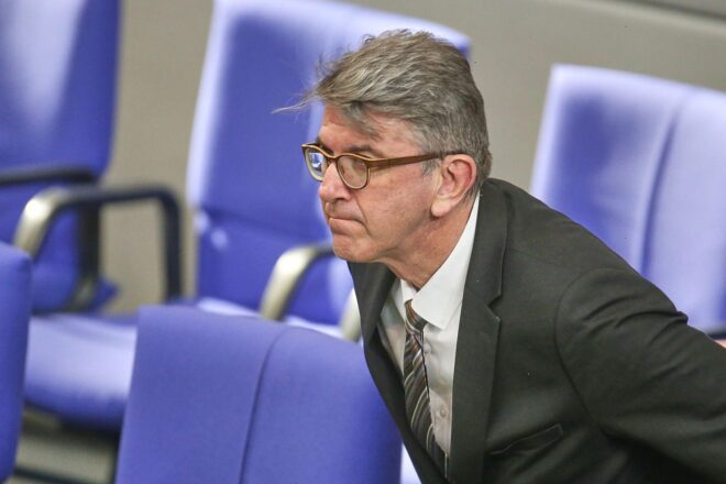 Weimer verteidigt Vorgehen bei Buchhandlungspreis