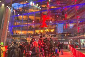 Proteste bei Berlinale: Kulturstaatsminister fordert Schutz für Künstler und Neustrukturierung des Festivals.