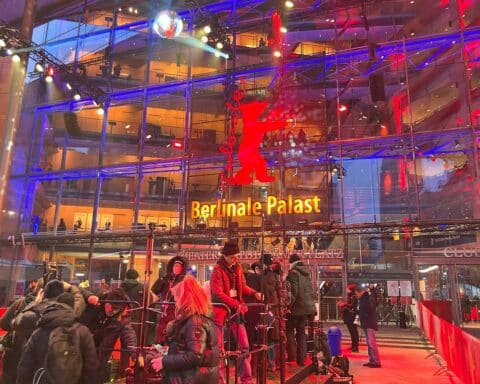 Proteste bei Berlinale: Kulturstaatsminister fordert Schutz für Künstler und Neustrukturierung des Festivals.