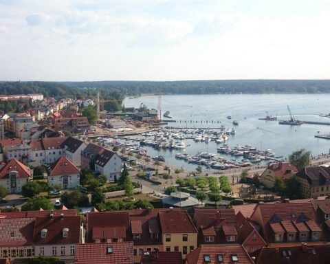 Freundliches Wetter an der Müritz: Sonne, Wolken, und Temperaturen zwischen 7 und 12 Grad.
