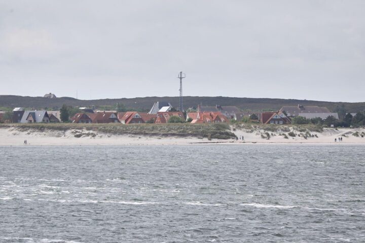 Heiterer Strandblick auf Sylt, typisch für mildes Hochdruckwetter in Schleswig-Holstein und Hamburg.
