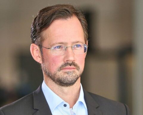 Dirk Wiese diskutiert Übergewinnsteuer zur Bekämpfung von Krisenprofiten und Entlastung der Bürger.