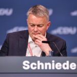 Grafik mit Gordon Schnieder, CDU-Wahlplakat, Umfragewerte, Landtagswahl Rheinland-Pfalz.