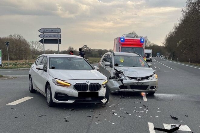Zwei Autos kollidieren in Eldagsen bei Minden