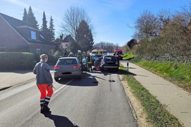 Zwei Leichtverletzte bei Auffahrunfall in Deinste