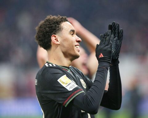 Atmosphärisches Bild des FC Bayern München, mit Jubel nach Meisterschaftssieg gegen Stuttgart.