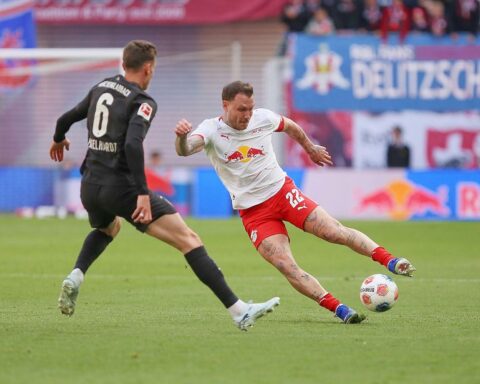 RB Leipzig jubelt nach 1:0-Sieg gegen Borussia Mönchengladbach, entscheidendes Tor in der 81. Minute.