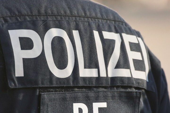 Polizeibeamte in Frankfurt, Tatverdächtige festgenommen nach versuchtem Tötungsdelikt im Bahnhofsviertel.