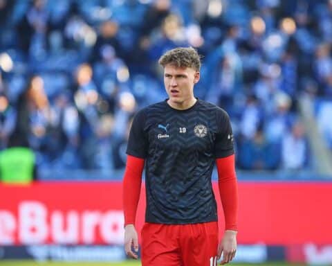 Zwei aufregende Fußballspiele: Kiel schlägt Düsseldorf, Karlsruhe besiegt Bielefeld mit 4:1.