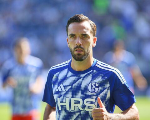 Schalke gewinnt 4:1 gegen Münster, festigt Tabellenführung in der 2. Bundesliga.