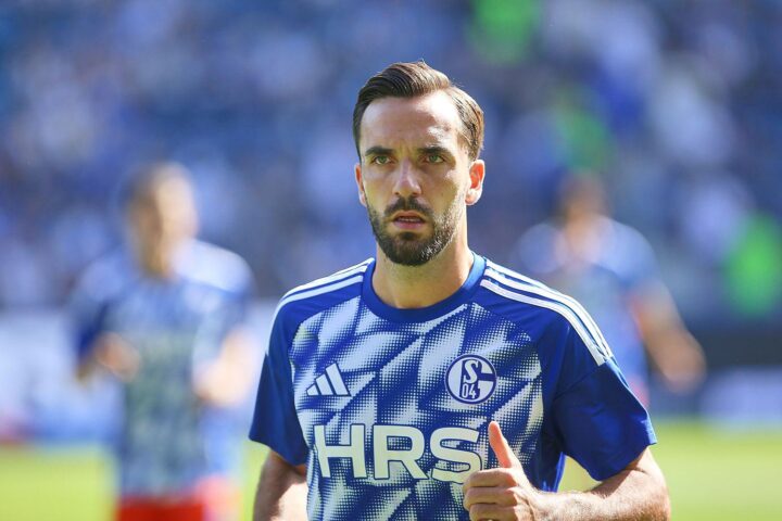 Schalke gewinnt 4:1 gegen Münster, festigt Tabellenführung in der 2. Bundesliga.