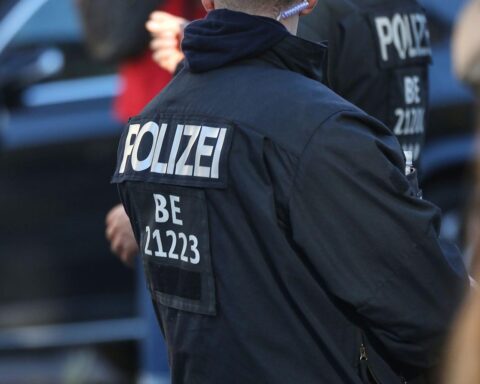 Ein Radfahrerunfall in Berlin; Polizei ermittelt, verletzter 65-Jähriger verstorben, 14-Jähriger unversehrt.