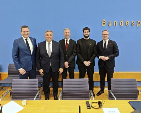 Pressekonferenz über deutsch-kanadische KI-Partnerschaft mit Minister Wildberger und Evan Solomon.