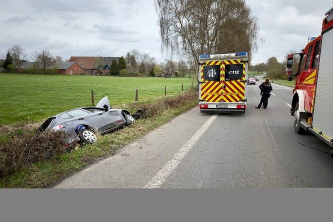 Autofahrer nach Unfall in Hünxe leicht verletzt