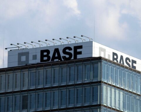 BASF-Chef warnt vor wirtschaftlichen Folgen des Irankriegs und steigender Inflation durch Energieknappheit.