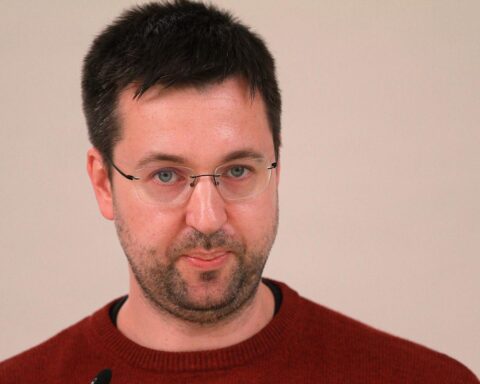 Eric Recke warnt vor Risiken der Rüstungsfokussierung in Sachsen, fordert nachhaltige Lösungen.