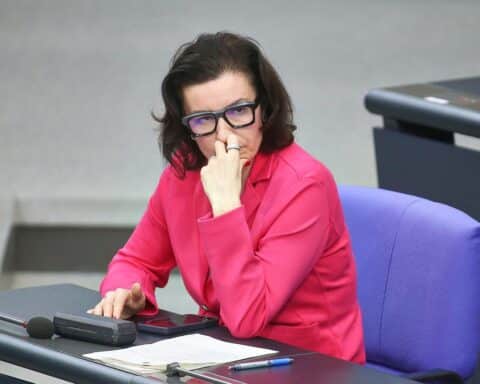 Dorothee Bär spricht über Fortschritte in der Fusionsforschung und den Bau eines Fusionsreaktors.