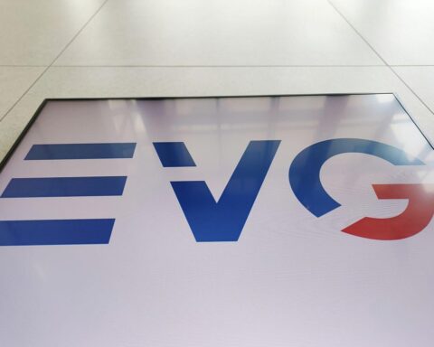 EVG-Logo vor kritischem Bericht zur neuen Bahn-Chefin und ihrem Umbaukonzept.