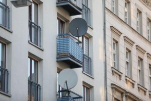 Genehmigte Wohnungen in Berlin: Wachstum, moderne Architektur, Bauprojekte, Stadtentwicklung, urbaner Wohnraum.