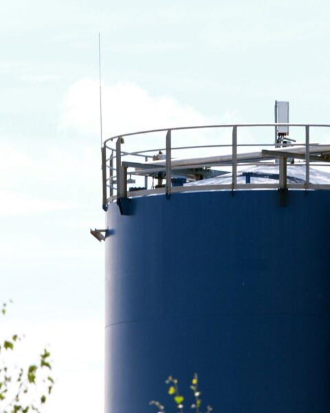 Öltanks symbolisieren die Energiepartnerschaft zwischen Bayern, Kasachstan und Usbekistan für künftige Lieferungen.